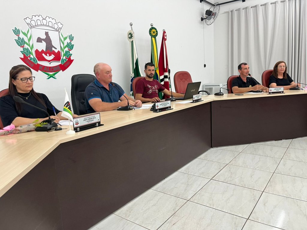 Câmara de Kaloré aprova projetos e realiza sessão sob presidência substituta